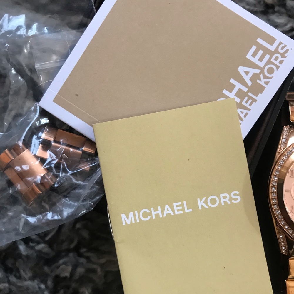 Michael Kors Rose Gold Watch - Picture 2 of 2